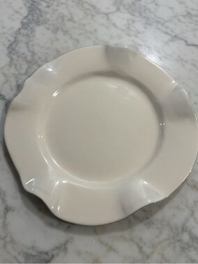 Single Lunares San Francisco Ruffle Enamel Dinner Plate - Cream - Large 11"